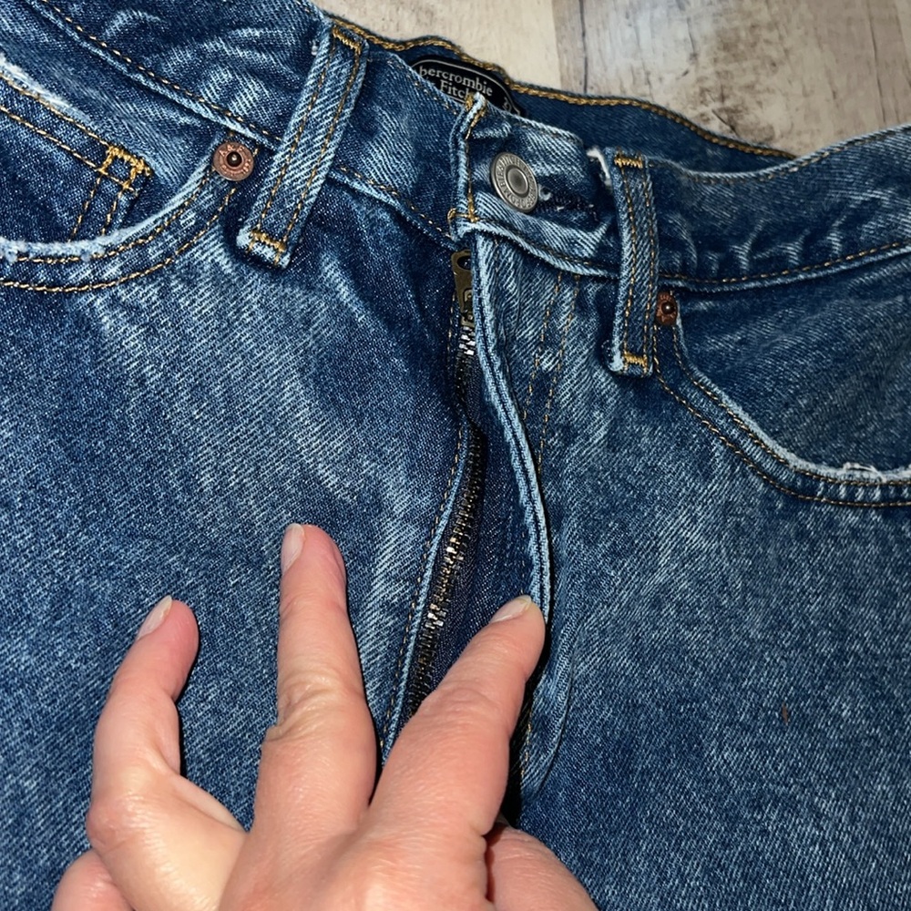Abercrombie & Fitch Natural Waist 27\4 Distressed Blue Denim Shorts, flawless - Picture 5 of 5